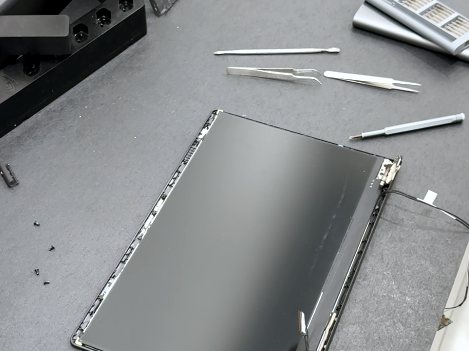 Manutenção de notebook na bancada